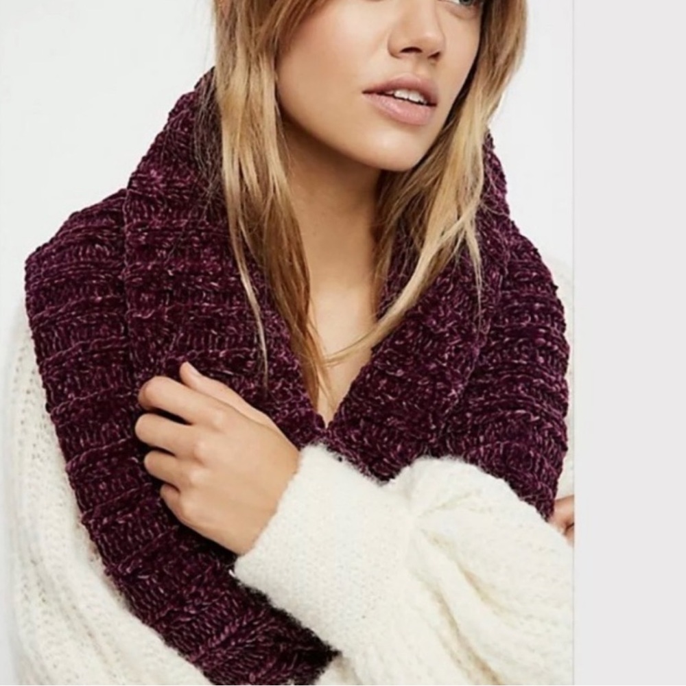 EUC Free People Love Bug Infinity Scarf Wine